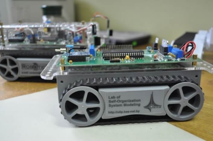 Робот, оснащённый радиомодемом XBee Pro